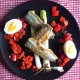 Makrel med grillede porrer, æg, chorizo,og peberfrugt